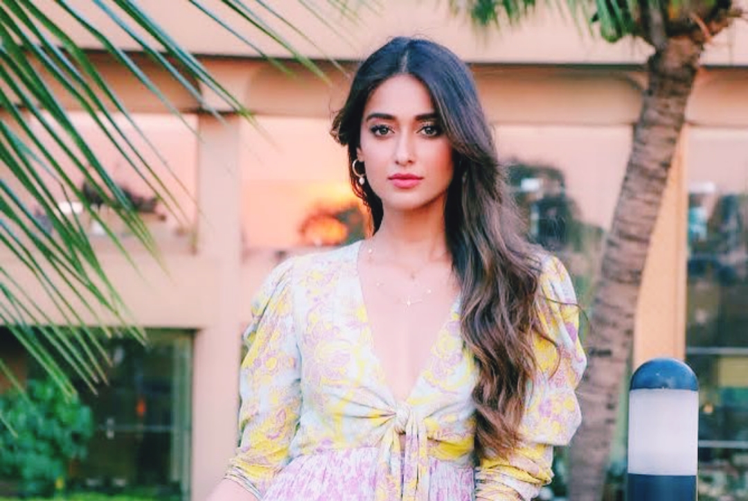 Ileana D'Cruz was born on November 1, 1987, in Mumbai, Maharashtra, India. She was raised in a Goan Catholic family with roots in Goa. Ileana's father, Ronaldo D'Cruz, is a businessman, and her mother, Samira D'Cruz, is a homemaker. Growing up, Ileana developed a passion for modeling and acting, inspired by the glamour of the entertainment industry and the encouragement of her family.