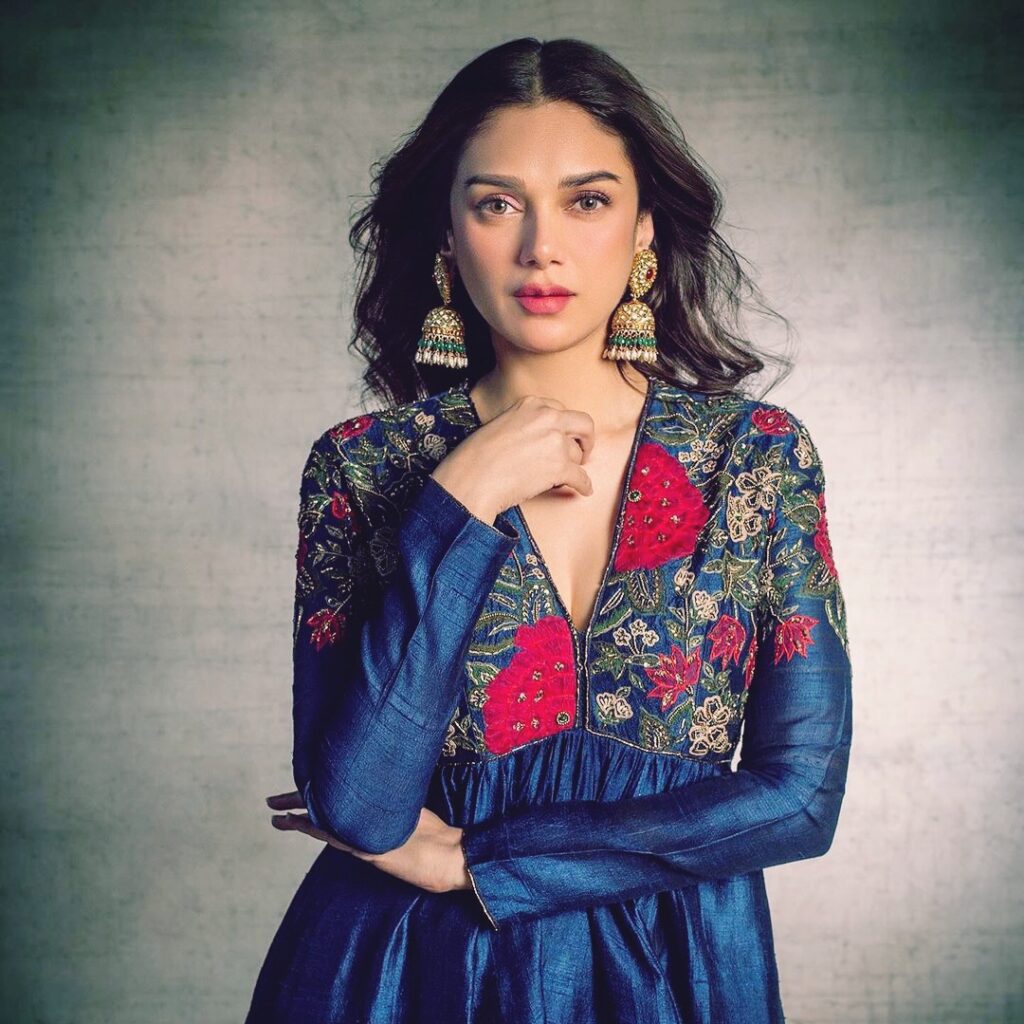 Aditi Rao Hydari was born on October 28, 1986, in Hyderabad, Telangana, India. She hails from two royal lineages, the Muhammad Saleh Akbar Hydari family on her mother's side and the Raja of Wanaparthy family on her father's side. Aditi's father, Ehsaan Hydari, is a renowned artist, and her mother, Vidya Rao, is a classical singer. Aditi's upbringing in a culturally rich and artistic environment laid the foundation for her passion for performing arts from a young age.