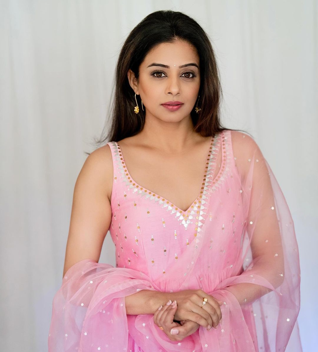 Priyamani was born on June 4, 1984, in Bangalore, Karnataka, India. She was raised in a Tamil-speaking family with roots in Palakkad, Kerala. Priyamani's father, Vasudeva Mani Iyer, is a businessman, and her mother, Latha Mani Iyer, is a former national-level badminton player. Growing up in a culturally diverse environment, Priyamani developed a passion for acting and performing arts from a young age, inspired by her mother's sporting achievements and the vibrant artistic heritage of South India.